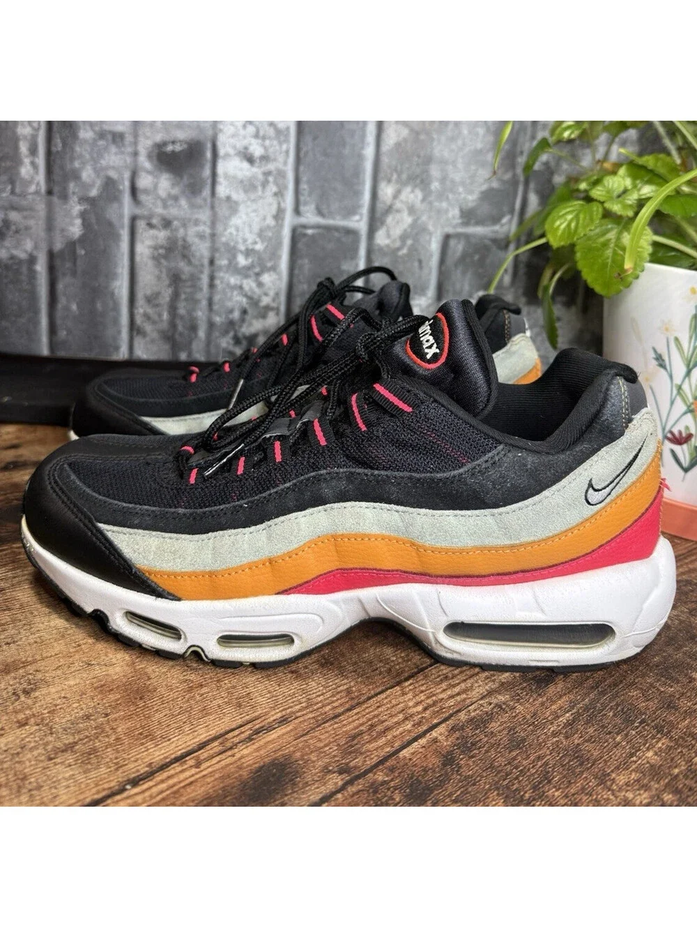 Nike Air Max 95 Essential Ocean Cube Black Lace-Up Sneaker AT9865-002